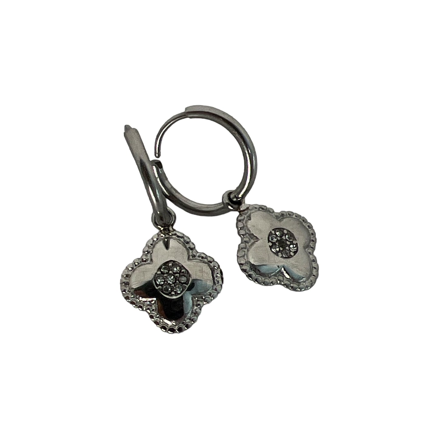 Ohrringe in der Farbe Silber in Form eines Kleeblatts