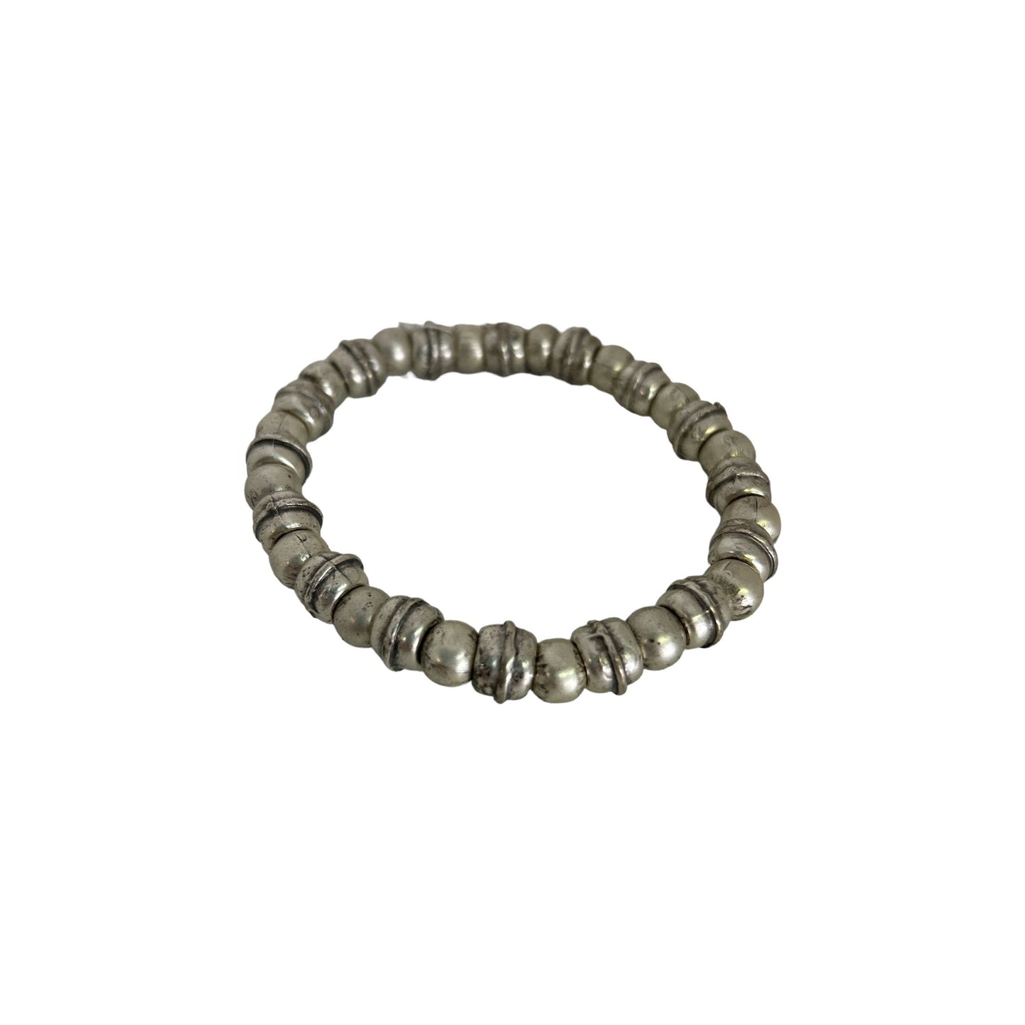 handgefertigtes silberfarbenes Armband von PuuR